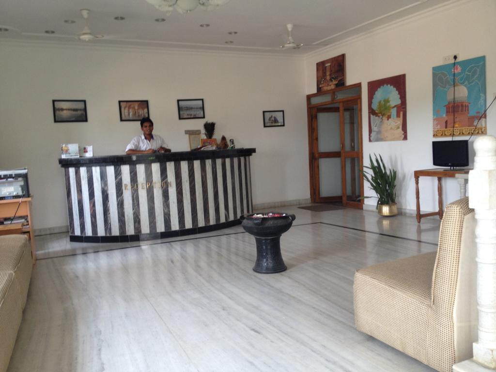 Hotel Isabel Palace Кгаджураго Екстер'єр фото