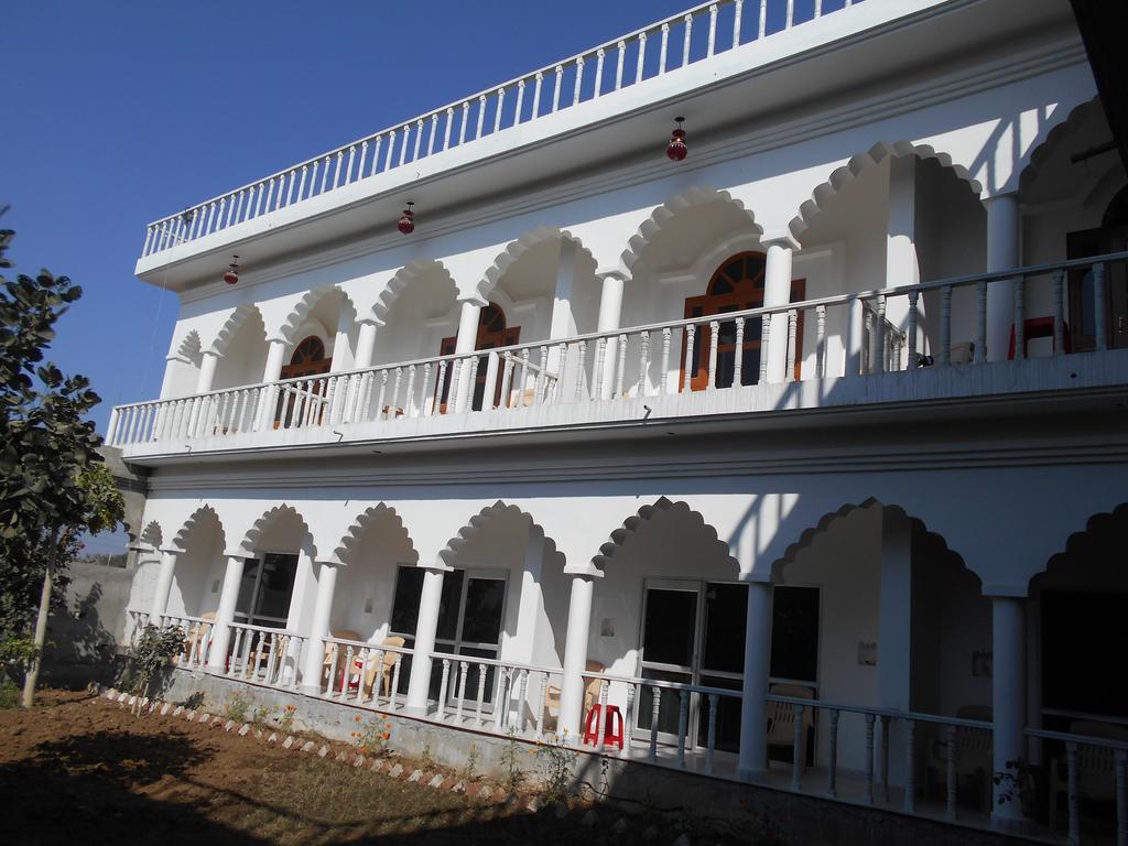 Hotel Isabel Palace Кгаджураго Екстер'єр фото