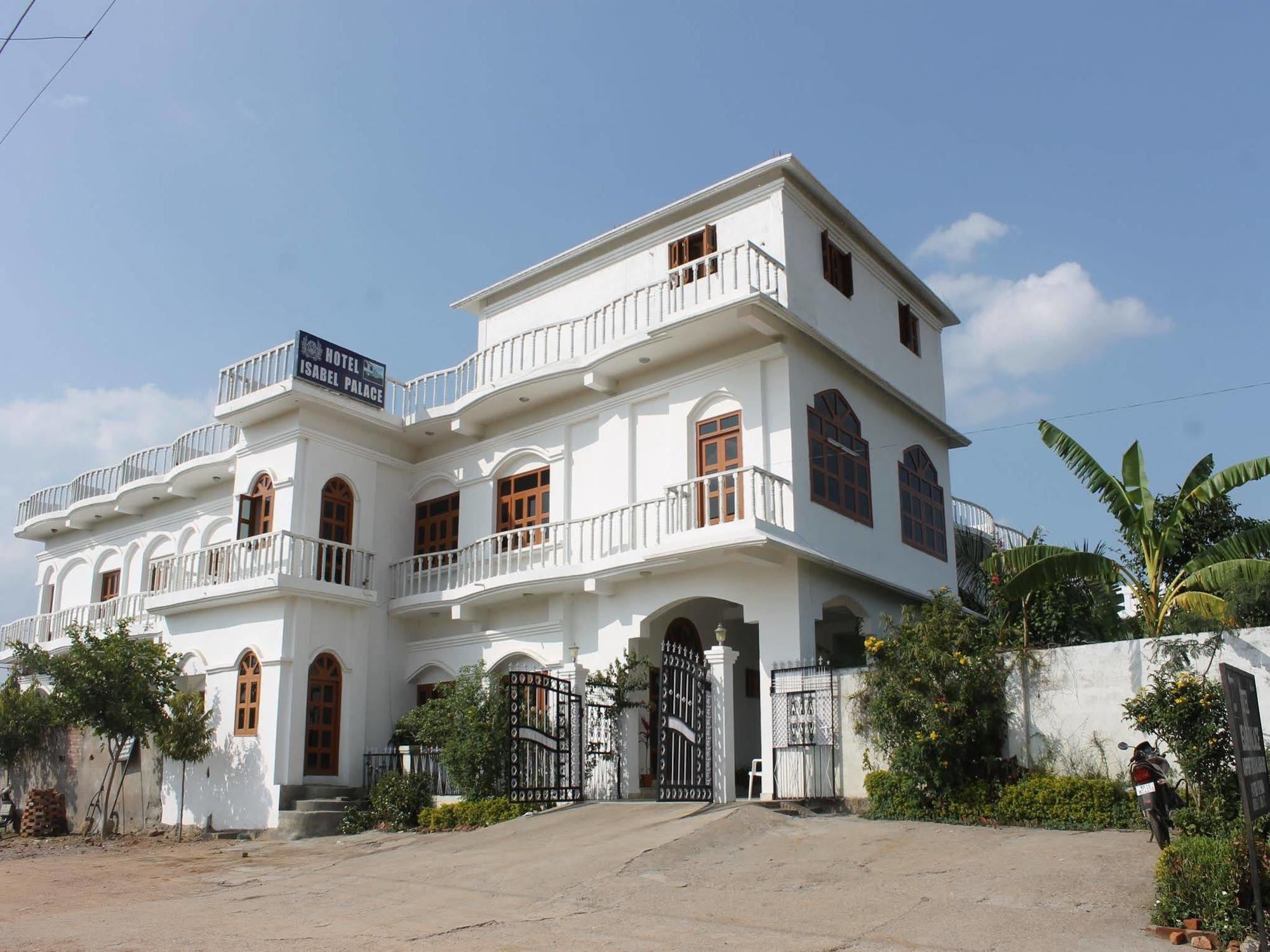 Hotel Isabel Palace Кгаджураго Екстер'єр фото
