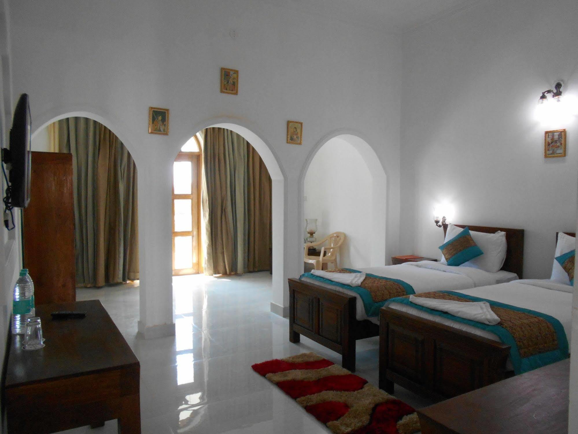 Hotel Isabel Palace Кгаджураго Екстер'єр фото